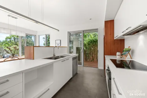 Property photo of 21 Hamelin Crescent Narrabundah ACT 2604