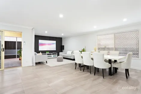 Property photo of 4 Daylilly Place Springfield Lakes QLD 4300