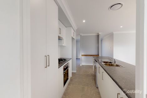 Property photo of 34 Hindmarsh Esplanade Dubbo NSW 2830