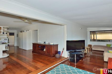 Property photo of 9 Valley Road Halls Head WA 6210