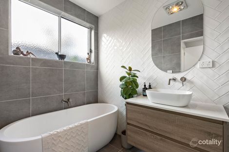 Property photo of 8 Oakley Court Gisborne VIC 3437