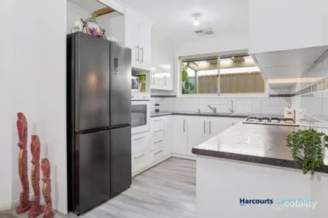 Property photo of 16 Halbert Court Andrews Farm SA 5114
