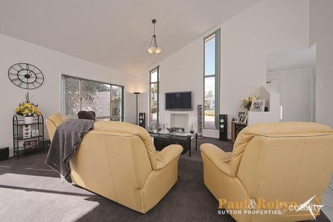 Property photo of 19 Majura Place Jerrabomberra NSW 2619