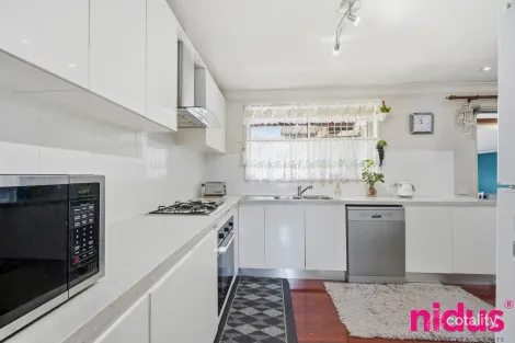 Property photo of 40 Drysdale Crescent Plumpton NSW 2761