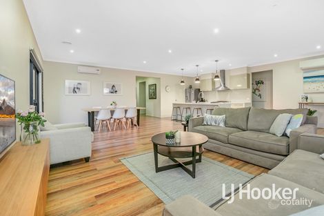Property photo of 16 Royanne Close Bunyip VIC 3815