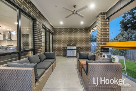 Property photo of 16 Royanne Close Bunyip VIC 3815