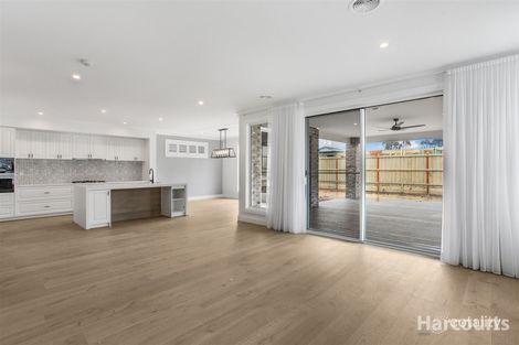 Property photo of 15 McGeown Circuit Cranbourne VIC 3977