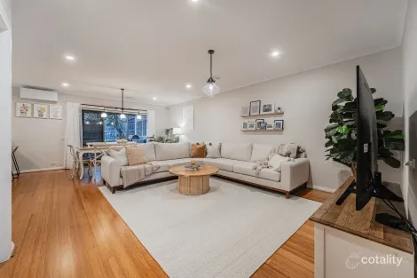 Property photo of 4 Stevens Close Roxburgh Park VIC 3064