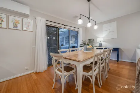 Property photo of 4 Stevens Close Roxburgh Park VIC 3064