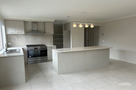 Property photo of 13 Dewhurst Circuit Cranbourne East VIC 3977
