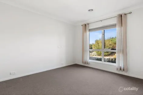 Property photo of 8 Plenty Walk Mount Duneed VIC 3217