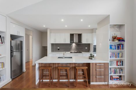 Property photo of 2/5 Calrossie Avenue Montmorency VIC 3094