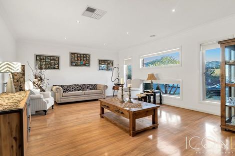 Property photo of 3 Saintly Avenue Wollert VIC 3750