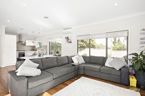 Property photo of 2/2 Highclere Avenue Mount Waverley VIC 3149