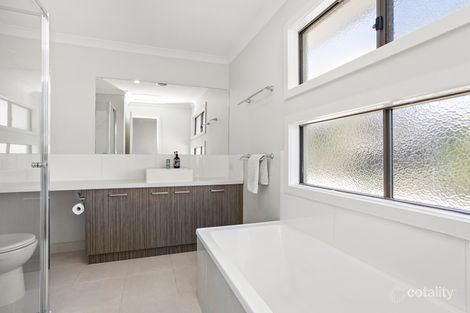 Property photo of 2/2 Highclere Avenue Mount Waverley VIC 3149