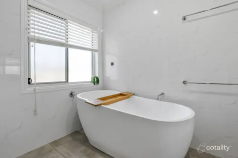 Property photo of 12 Bedarra Street Redland Bay QLD 4165