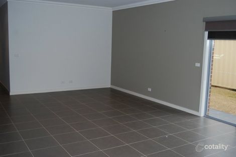 Property photo of 32 Westerfolds Terrace Caroline Springs VIC 3023