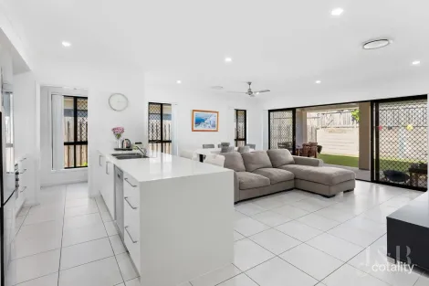 Property photo of 6 Mount Greville Way Park Ridge QLD 4125