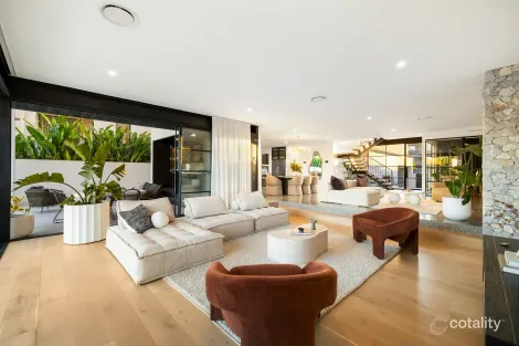 Property photo of 10 Rio Vista Boulevard Broadbeach Waters QLD 4218