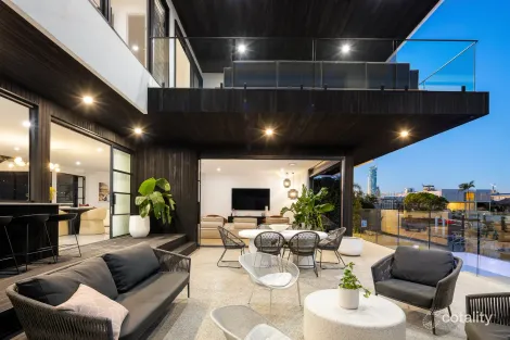 Property photo of 10 Rio Vista Boulevard Broadbeach Waters QLD 4218