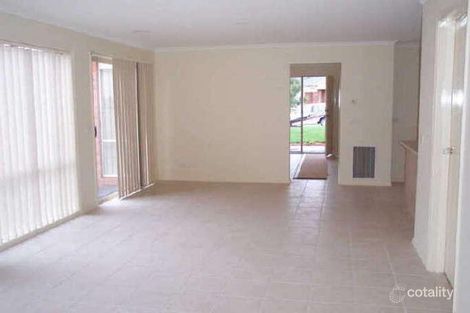 Property photo of 8 Winton Retreat Cranbourne East VIC 3977