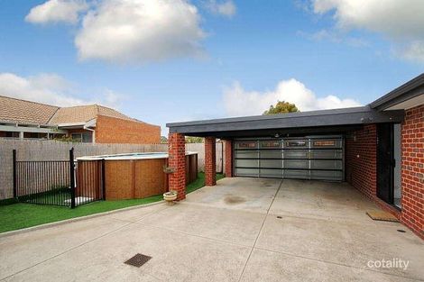 Property photo of 49 Carbon Crescent Mill Park VIC 3082