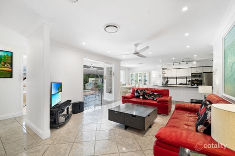 Property photo of 2 Pultenea Court Elanora QLD 4221