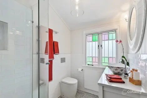 Property photo of 6 Cusack Parade Wynnum QLD 4178