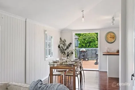 Property photo of 6 Cusack Parade Wynnum QLD 4178