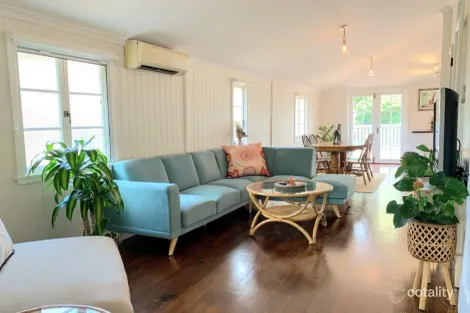 Property photo of 6 Cusack Parade Wynnum QLD 4178