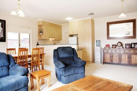 Property photo of 2/7 Regency Place Kennington VIC 3550