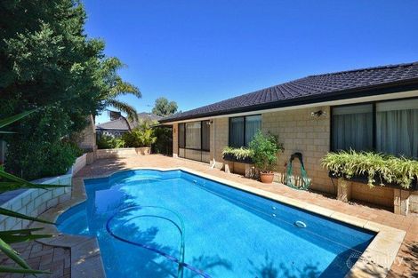 10 Merrang Cct, Carramar, WA 6031