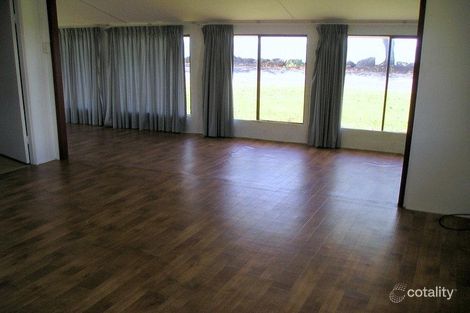 Property photo of 11 Esplanade Flying Fish Point QLD 4860