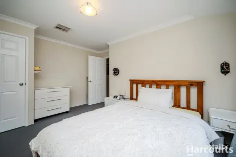 Property photo of 11 Shiralee Bend Carramar WA 6031