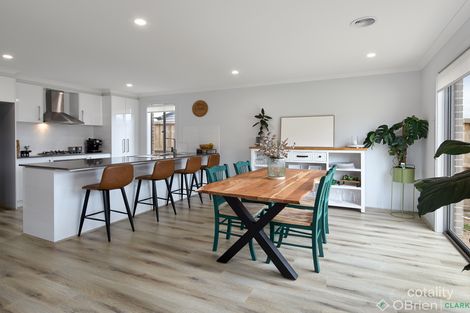 Property photo of 31 King Parrot Boulevard Drouin VIC 3818