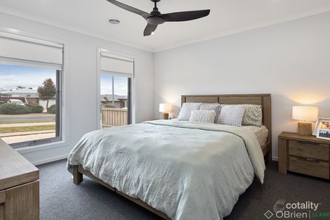 Property photo of 31 King Parrot Boulevard Drouin VIC 3818