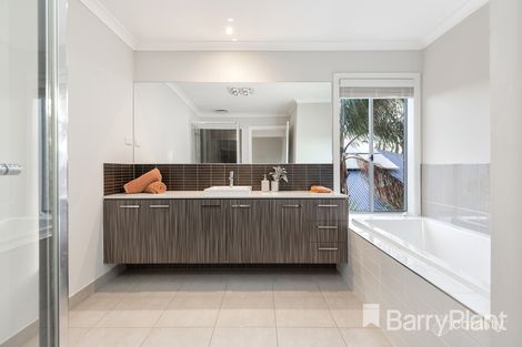 Property photo of 8 Orrington Drive Keysborough VIC 3173