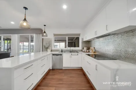 Property photo of 4 Gumleaf Court Cairnlea VIC 3023