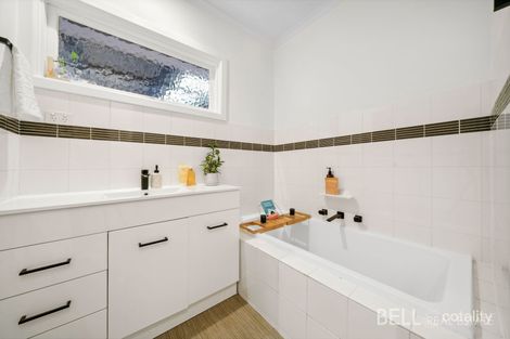 Property photo of 10 Dryden Concourse Mooroolbark VIC 3138