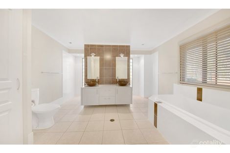 Property photo of 2 Ronpen Close Tannum Sands QLD 4680