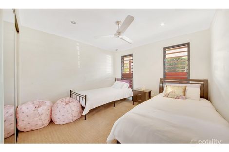 Property photo of 2 Ronpen Close Tannum Sands QLD 4680