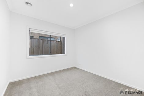 Property photo of 16 Oxbow Street Mickleham VIC 3064