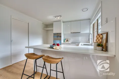 Property photo of 1/42 Strathavan Drive Berwick VIC 3806