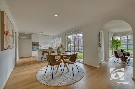 Property photo of 1/42 Strathavan Drive Berwick VIC 3806