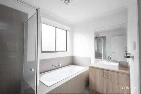 Property photo of 3 Letson Street Mickleham VIC 3064