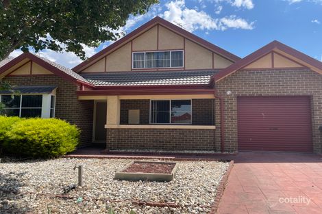 Property photo of 30 Garonne Circuit Roxburgh Park VIC 3064