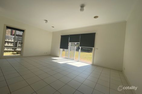Property photo of 30 Garonne Circuit Roxburgh Park VIC 3064