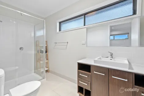 Property photo of 2/42 Commercial Road Ferntree Gully VIC 3156