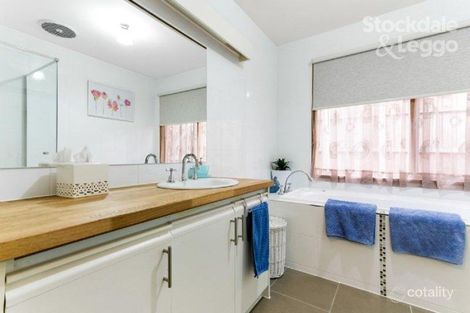 Property photo of 10 Rollings Close Rosebud VIC 3939
