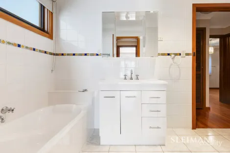 Property photo of 13 Gunsynd Close Thomastown VIC 3074